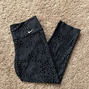 Nike Cropped Leggings